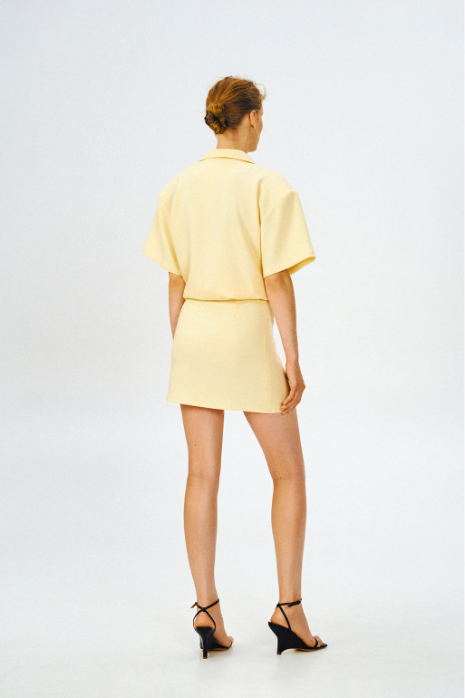 Shirt in a pastel yellow color