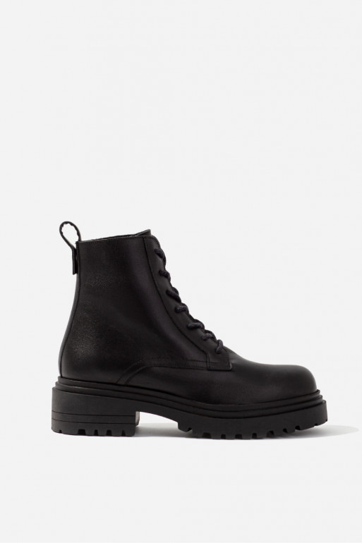 Riri black leather boots with wool