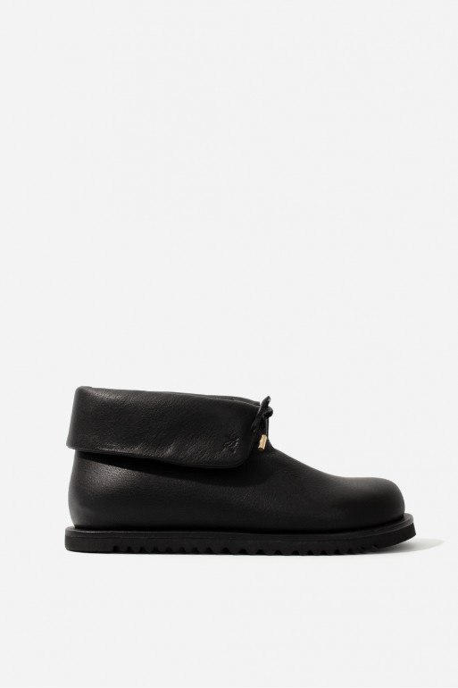 Iris black leather boots
