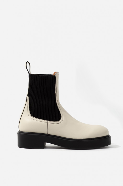 Laura milky leather boots /baize/