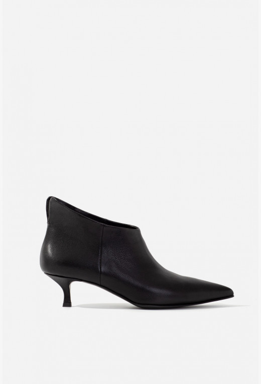 CONSTANCE black ankle boots