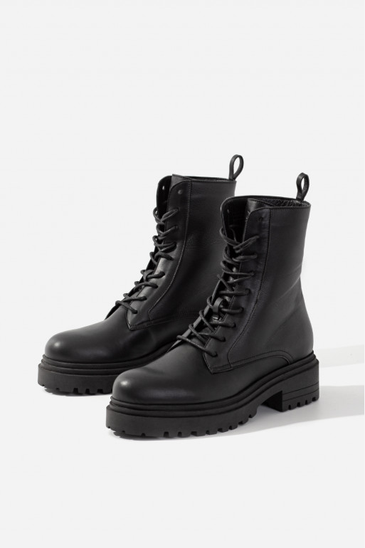 RIRI black leather boots