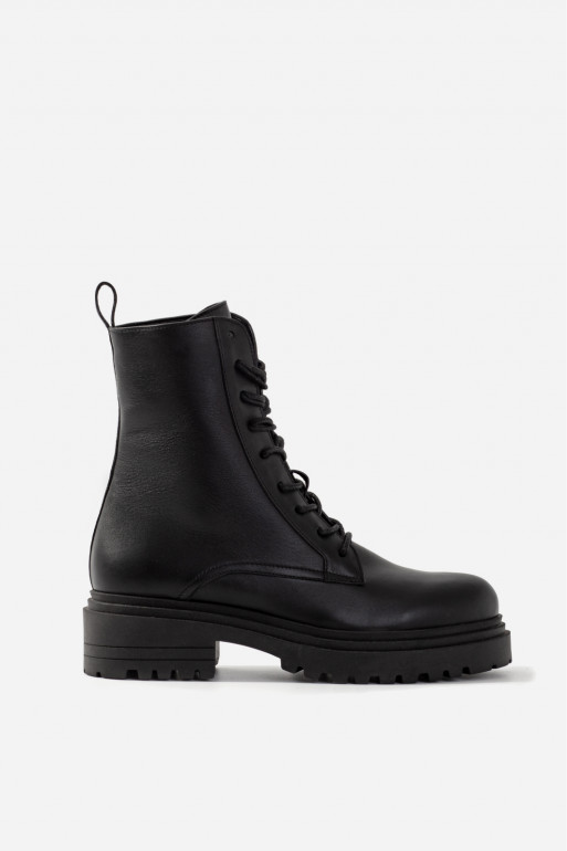 RIRI black leather boots