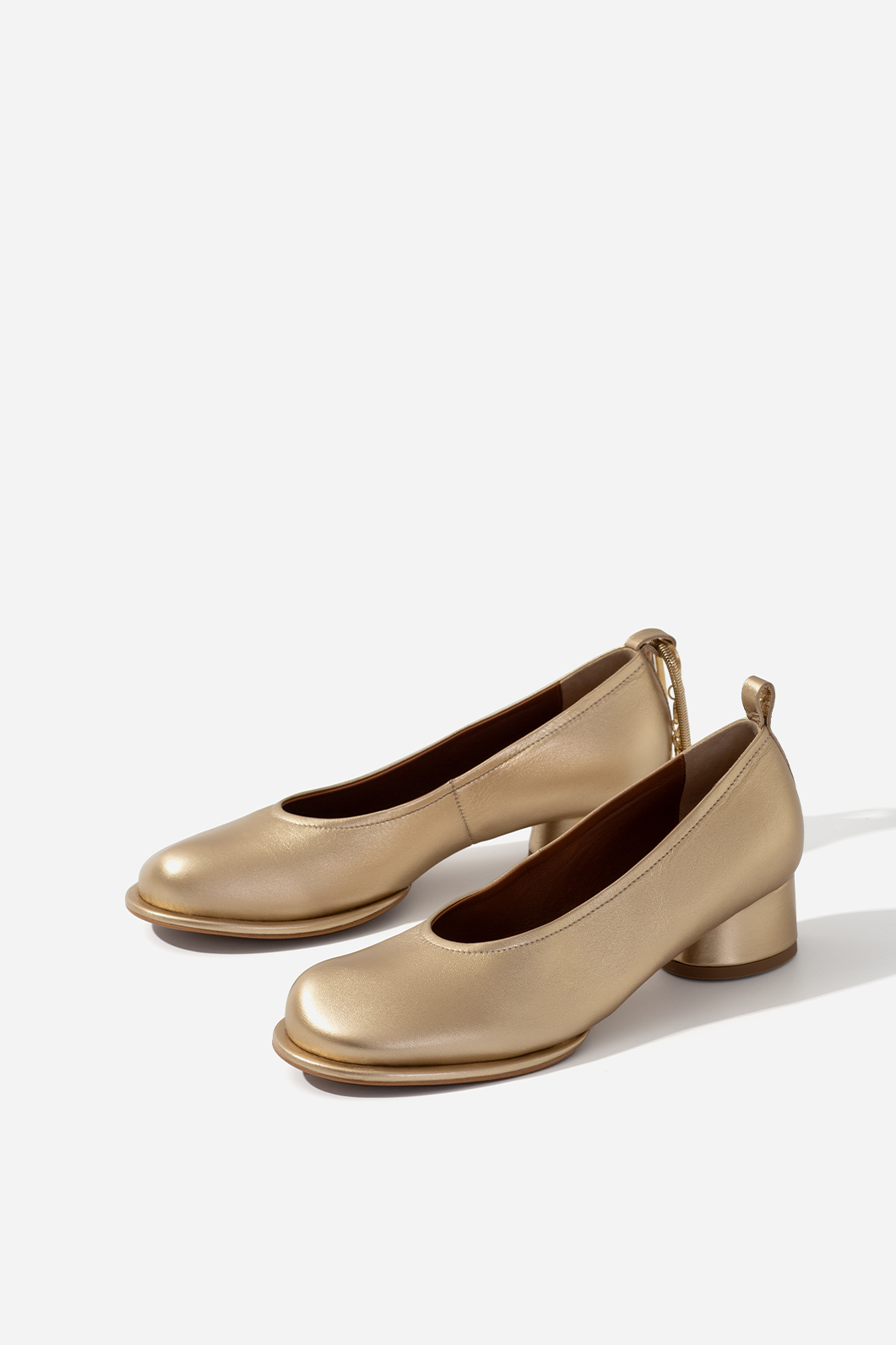 NATALIE gold pumps