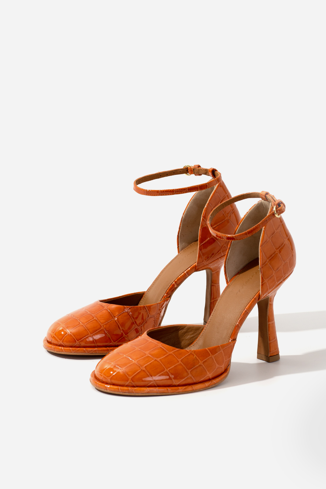 AMANDA orange pumps