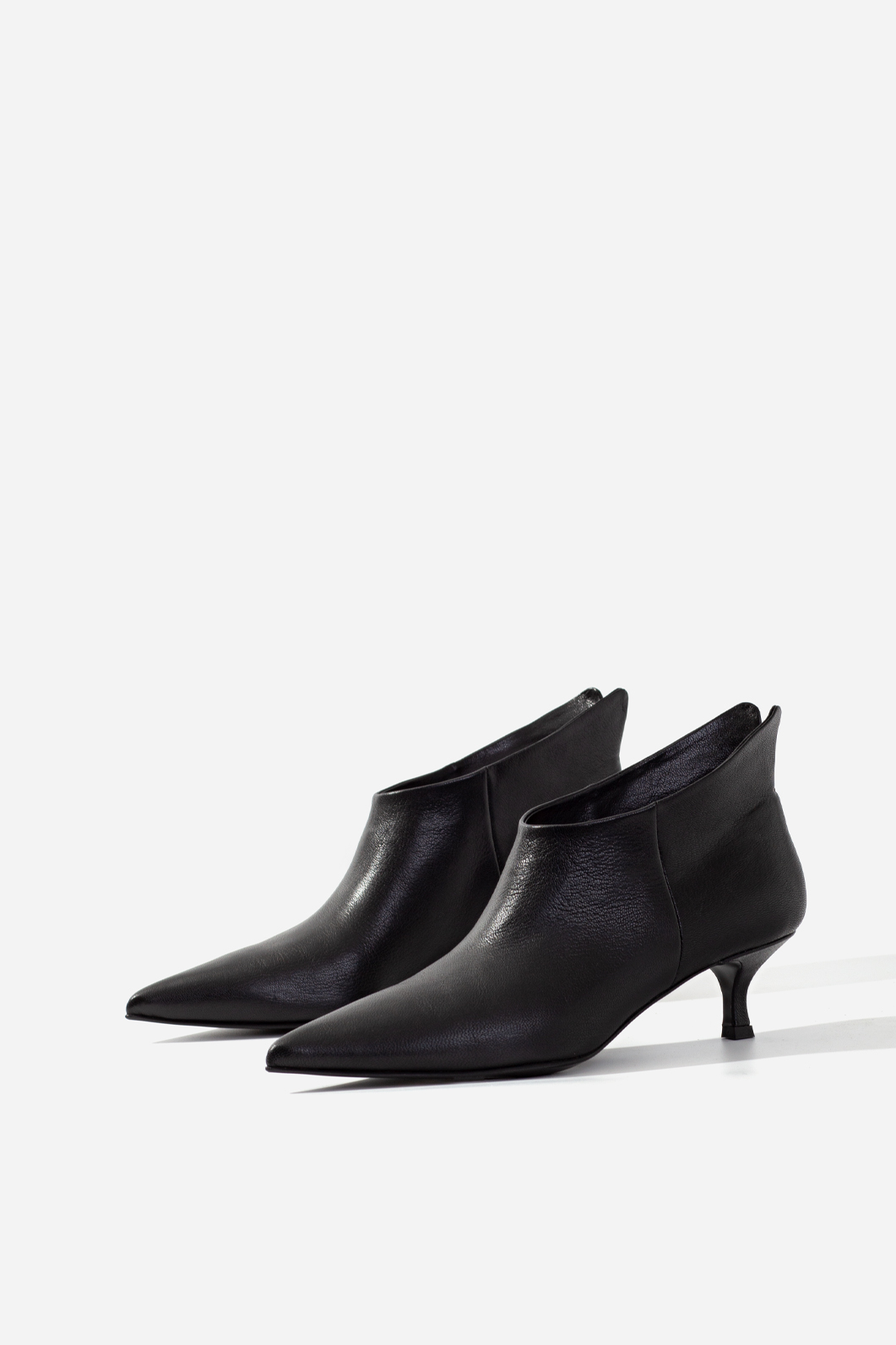 CONSTANCE black ankle boots